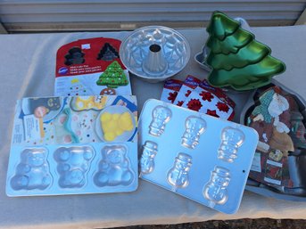 WILTON CHRISTMAS BAKEWARE BIG LOT