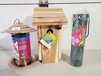 New Backyard Birding Assortment - Two Bird Feeders & Cedar Bluebird Birdhouse