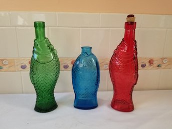 Colorful Set Of 3 Vintage  Fish Shaped Embossed Glass Bottles   (lot N)