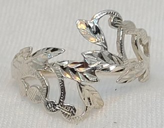 Sterling Silver Size 7 Beautifully Designed Leaf Ring ~ 1.62 Grams