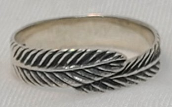 Sterling Silver Size 8 LEAF Ring ~ 2.37 Grams