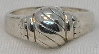 Sterling Silver Size 7 Gorgeous Vintage Ring ~ 3.88 Grams