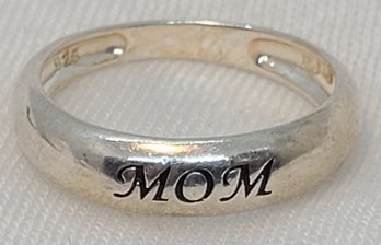 Sterling Silver Size 6 'MOM' Ring ~ 1.75 Grams