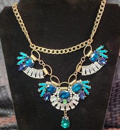 A Stunning Vintage Necklace With An Adjustable To 18 In Chain