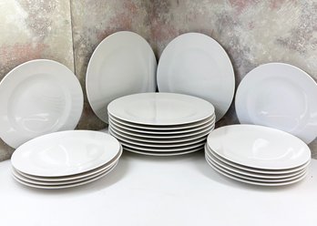 A Set Of 10 Villeroy & Boch Salad And Dinner Plates