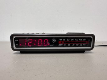 Vintage GE Digital Clock Radio