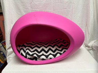 An Eggy's Pet Bed With Pillow Pink