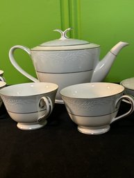 Noritake BUCKINGHAM 4 Cup Tea Set , White Flowers On White, Silver Platinum Trim, Japan