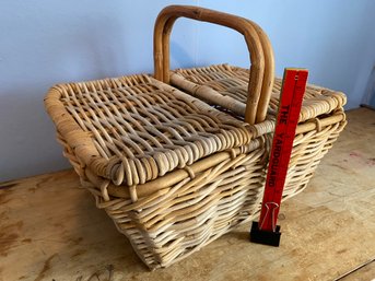 Wicker Picnic Basket With Removable Top And Rattan Handle 23x15x16