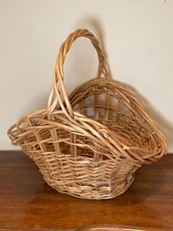 Beautiful Natural Wicker Basket 19x24x22'