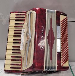 Beautiful Vintage FERRARI Accordion With Hard Carrying Case - Made In Italy     CV