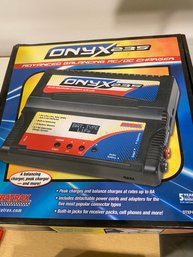 Onyx AC?DC Battery Charger