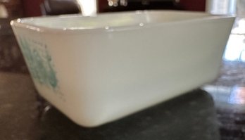 Small Vintage Pyrex Rectangular Dish