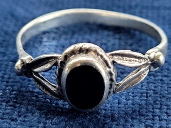 Dainty Vintage Sterling Silver  Southwestern Style Ring With Onyx Center