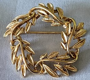 Napier Pretty Gold Tone Vintage Wreath Brooch - Signed