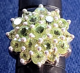 Beautiful  Vintage Sterling Silver Starburst Cluster Peridot Ring