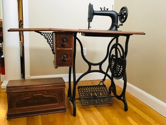 Antique NEW HOME Cast Iron Sewing Machine