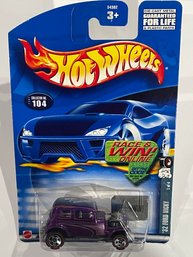 2002 Mattel Hot Wheels Collector #104  '32 Ford Vicky