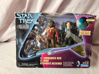 Star Trek 'A Fist Full Of Datas' Display With Figurines