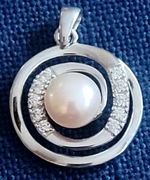 Beautiful Vantel Pearls 'Center Of My Universe' Sterling Silver Pendant