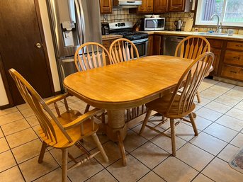 Richardson Co. Dining Table  & 5 Chairs