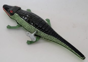 Vintage Tin Wind Up Crocodile Alligator Inertia Toy Collectible