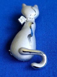 Cute Silver Tone Cat Brooch With Articulated Tail