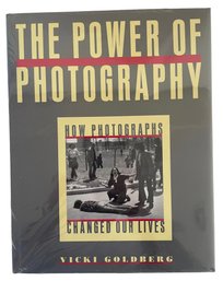 New Wrapped In Cellophane 'The Power Of Photography' By Vicki Goldberg (A)