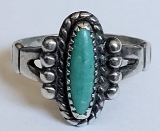 Lovely Vintage Sterling Silver Southwestern Navajo Turquoise Ring