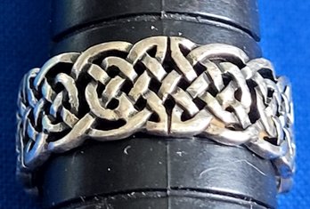 Lovley Sterling Silver Woven Celtic Knot Band Ring