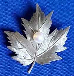 Very Pretty Mikimoto Vintage Sterling Silver Leaf Brooch With Designer Pearl Detail