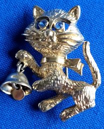 Adorable Vintage Gold Tone With Blue Eyes Avon Cat With A Bell Brooch