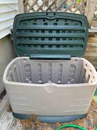 Rubbermaid Storage Bin With Cover