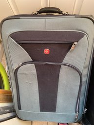 Nice Large Swiss Gear Suitcase In Black - Good Clean Condition Luggage