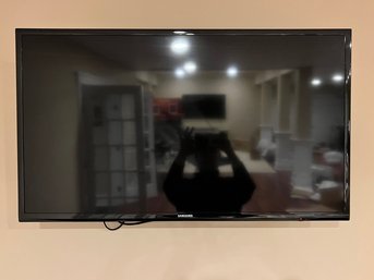 40' Samsung Flat TV With Bell'O Pro Wall Mount