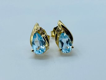 Beautiful 14k Yellow Gold Aquamarine & Diamond Stud Earrings
