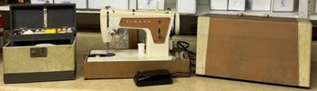 Vintage Singer Sewing Machine & Sewing Box