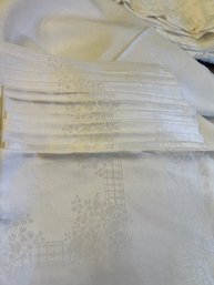 Damask Linen With Napkins, Lovely Condition, So SOFT