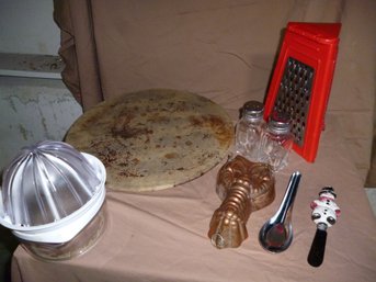 Asst Box Of Kitchen 7 Pieces Pizza, Grill, Tools, And Utensils