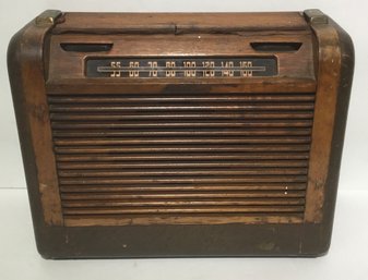 Antique, Vintage Tabletop Wooden Radio