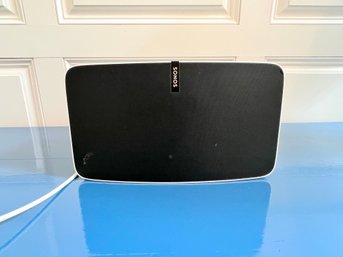 Sonos Play 5 (Gen 2) $549 New - In White/ Black