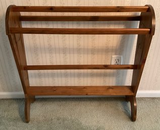 Vintage Wooden Pine Blanket Standing Rack