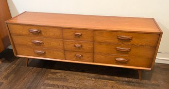Mid Century United Furniture 9-Drawer Dresser