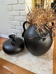 Black Ceramic Flower Pots, 1 W/ Lizard