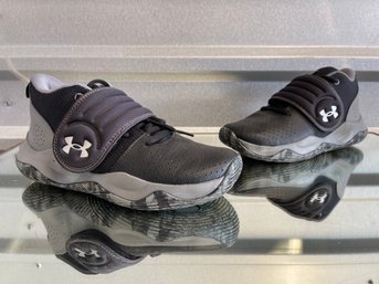 Under Armor Youth Sneakers - Size 5Y