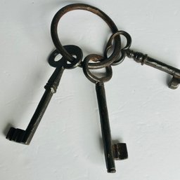 Three Black Iron Large Keys On Ring - Total Length 10' Keys Are Consecutive In Size - 7', 6', 5'