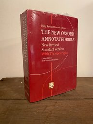 Fourth Edition THE NEW OXFORD ANNOTATED BIBLE -  New In Plastic