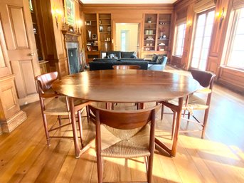 Handsome Mid Century Modern Dining Table With Four Chairs