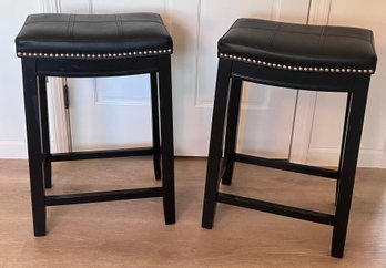 5. Lion Home Decor Bar Stools