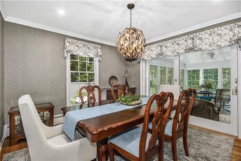 Dining Room Table And 6 Chairs